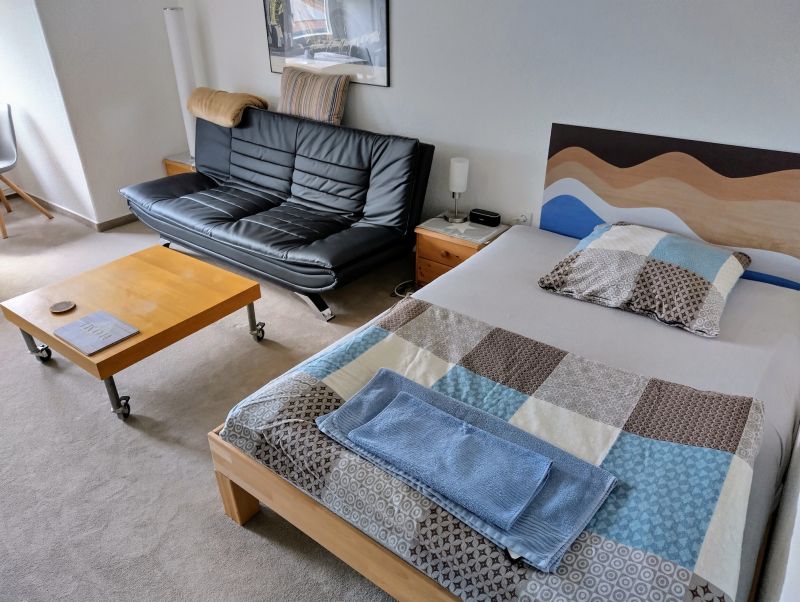 Wunstorf Ferienwohnung / Apartment Knapp: Wohnen & Schlafen