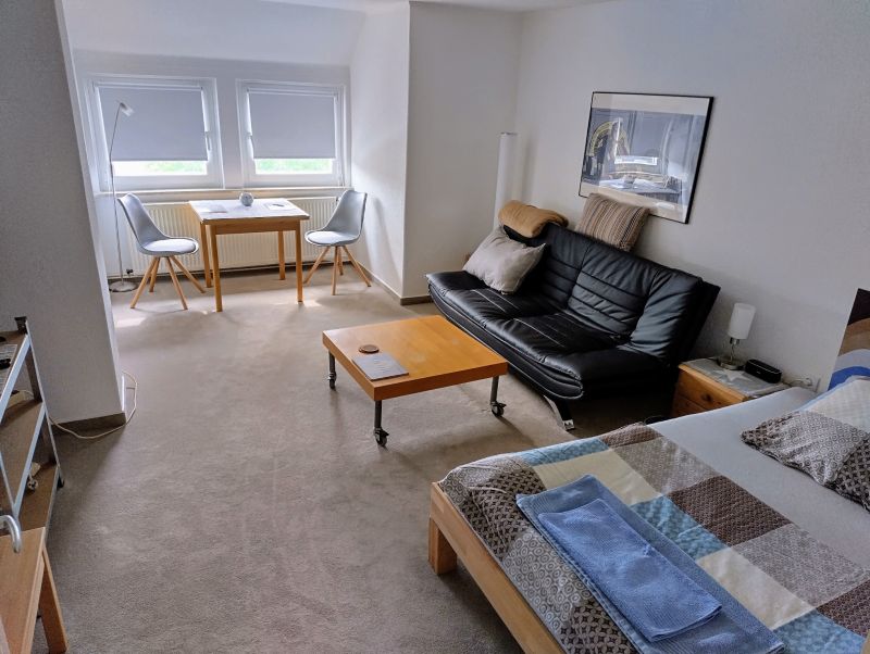 Wunstorf Ferienwohnung / Apartment Knapp: Wohnen & Schlafen